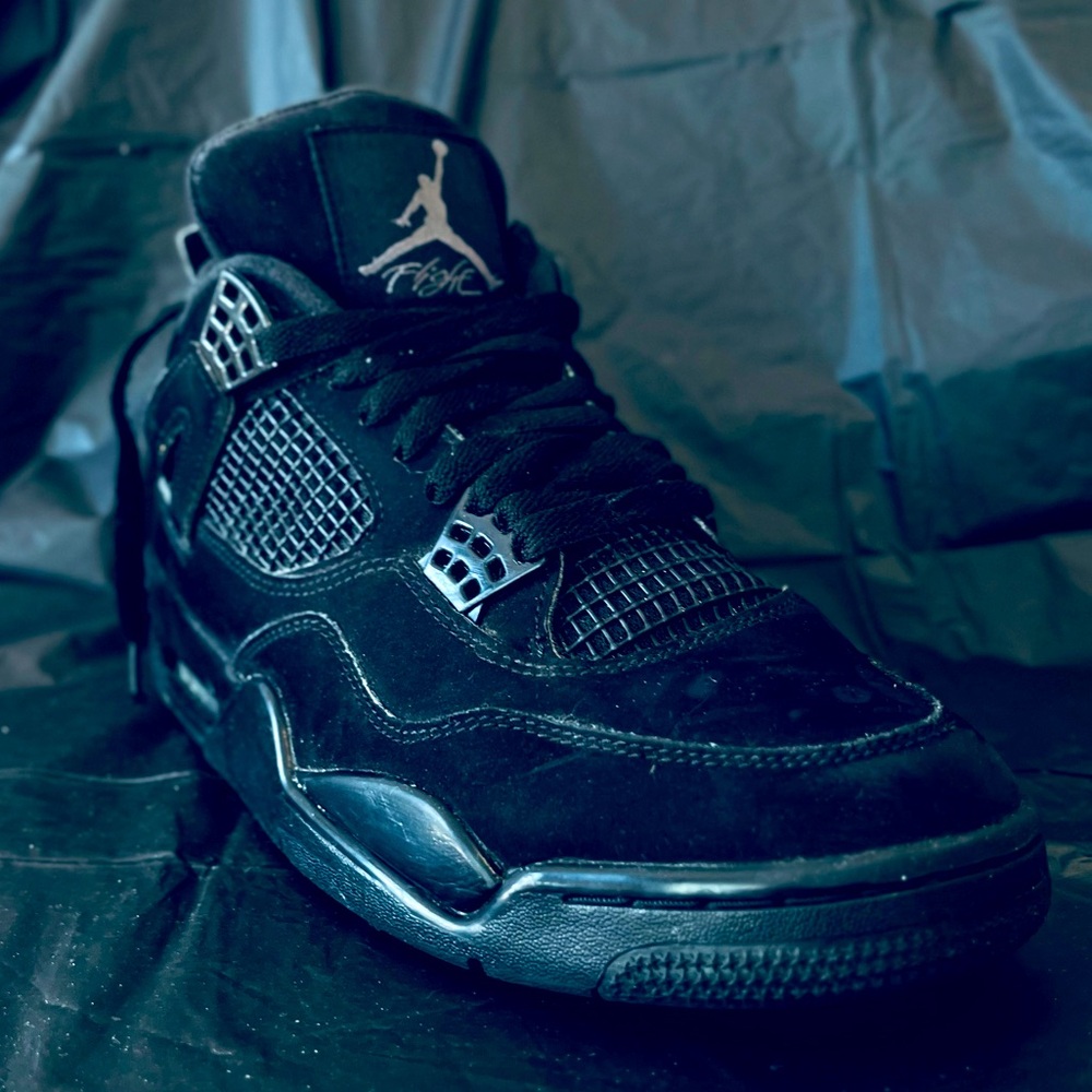 Black cats Jordan 4 no box. Size ten.